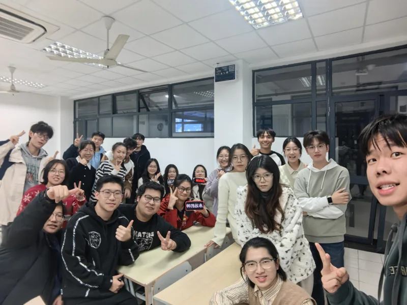 学习与交流现场合影